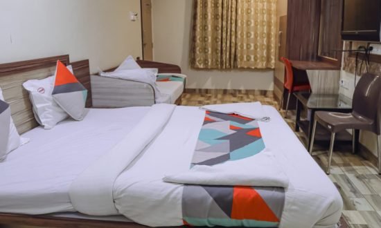 Deluxe room with AC in Pune Camp near Pune railway station at Hotel Mukesh Residency
