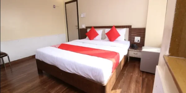 Economical budget room near Pune Railway station